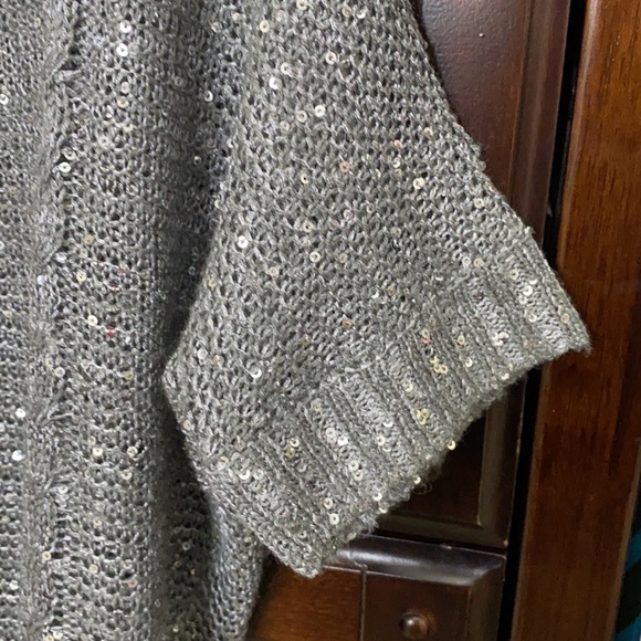 Gray crop sweater with silver sequins - Picture 4 of 4